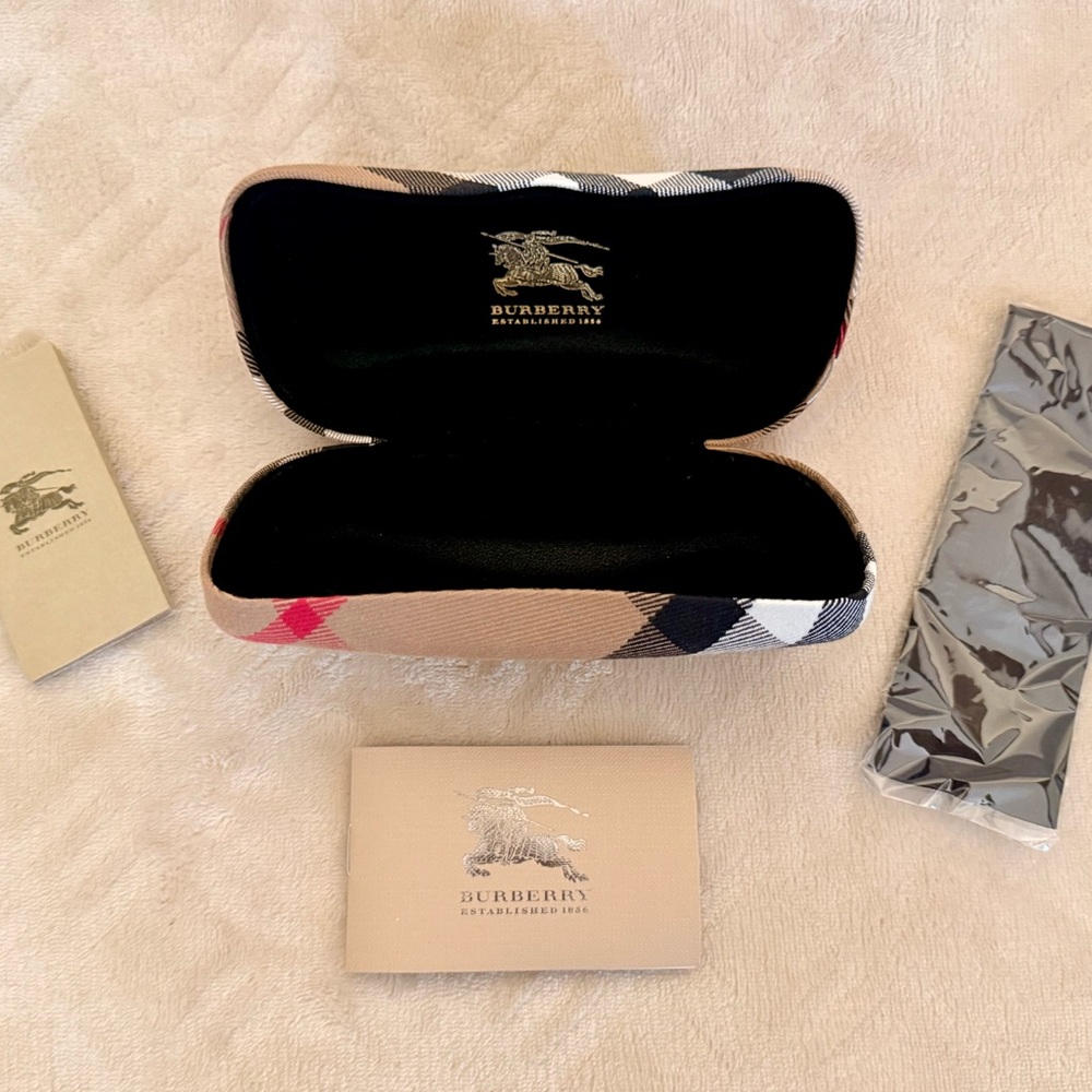 Burberry Beige and Black Check Sunglasses Case - Picture 2 of 3